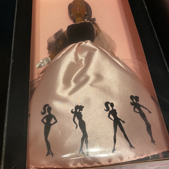 Timeless Silhouette African American Barbie include dress necklace gloves stand - Picture 4 of 8